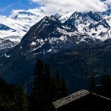 Trois personnes ont survécu à l'accident d'hélicoptère qui s'est crashé contre le Petit Combin. Trois autres ont perdu la vie (archives). KEYSTONE/JEAN-CHRISTOPHE BOTT